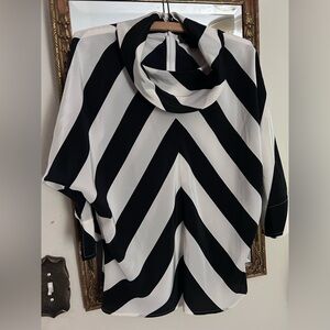 St. John black&ivory silk geometric, loose cowl, 3/4 hemmed bat sleeve blouse.